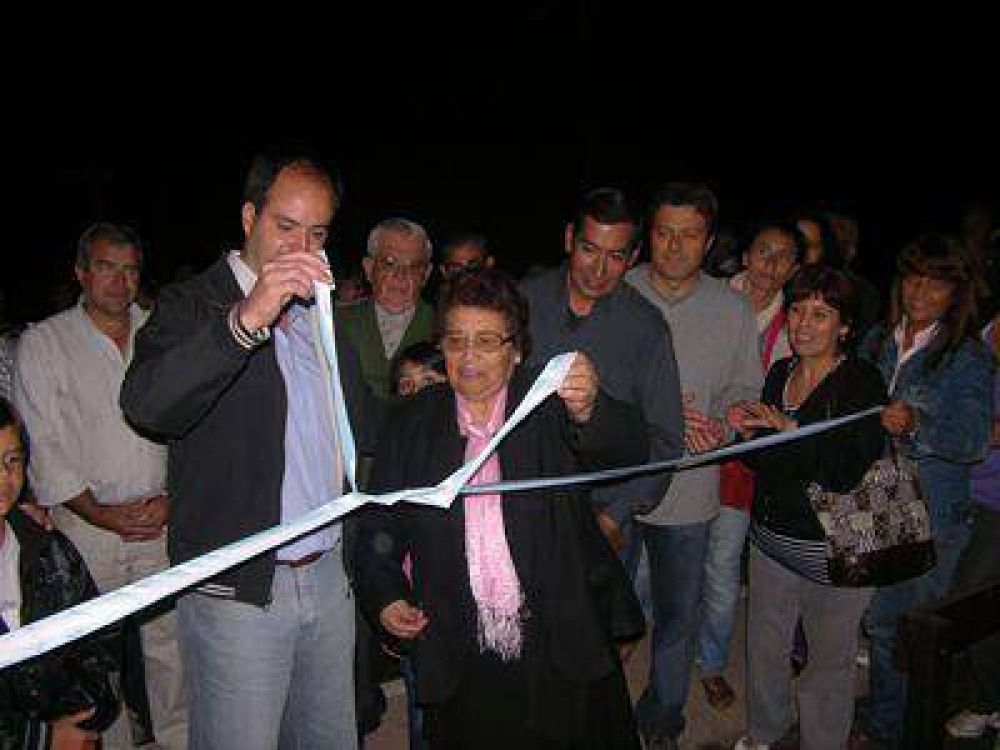 El intendente Caso  encabez� ayer acto  de inauguraci�n de  luminarias de Pellegrini