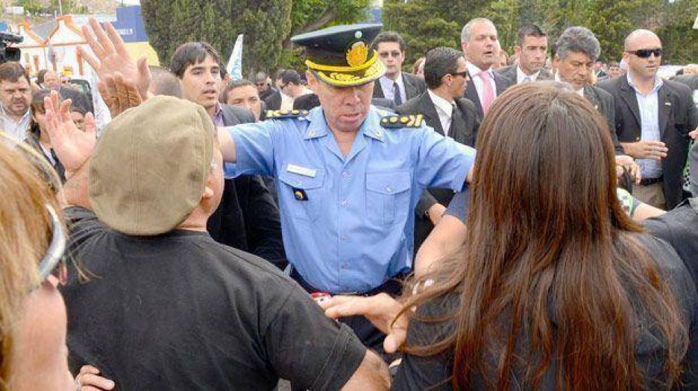 ATE amenaza con pasar Navidad frente a la casa de Buzzi