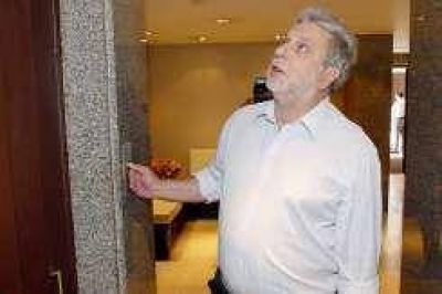 La posible candidatura de Llamb�as divide a la UCR