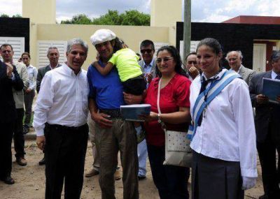 Vivienda: El sue�o de 16 familias del Departamento Pedernera se hizo realidad