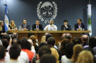 Poggi firm� decretos de llamado a licitaci�n y de adjudicaci�n de obras por m�s de 290 millones de pesos