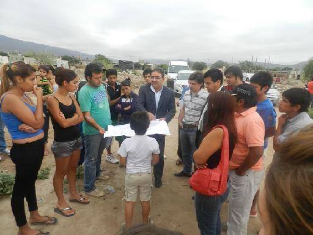 El intendente Jalil se reuni� junto al Ministro de Gobierno con familias del asentamiento del norte