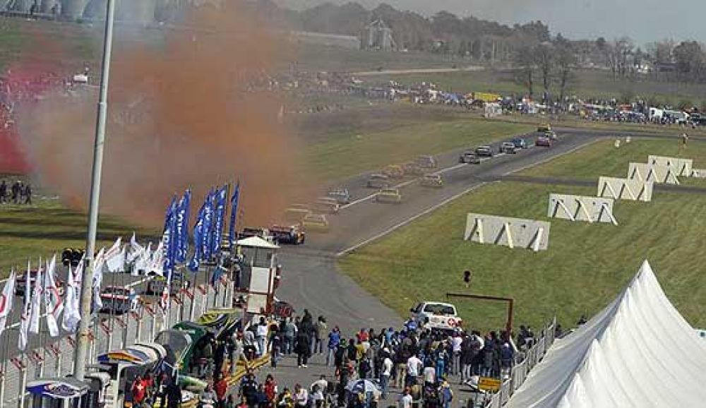 Olavarra entr de una al calendario 2013 del TC