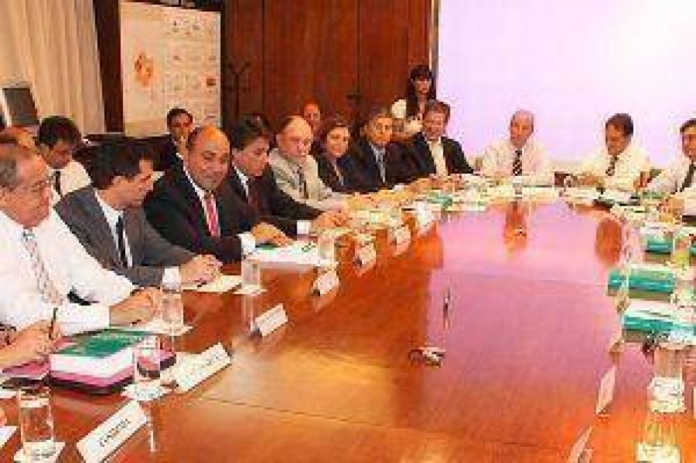 Manzur pidi� redoblar la lucha contra el dengue 