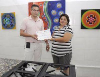 La Fundaci�n Cantos entreg� certificados