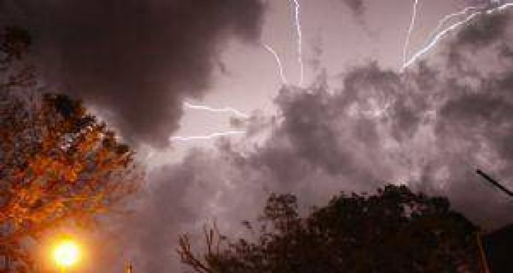 Alerta meteorol�gico para Santiago por lluvias y tormentas fuertes