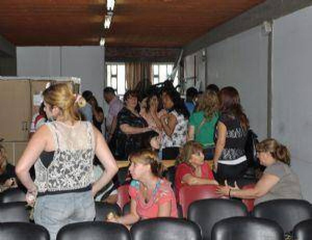 Instan a crear clubes y viviendas tuteladas