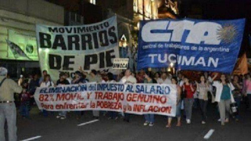 Gremios disidentes marchan a la plaza Independencia 