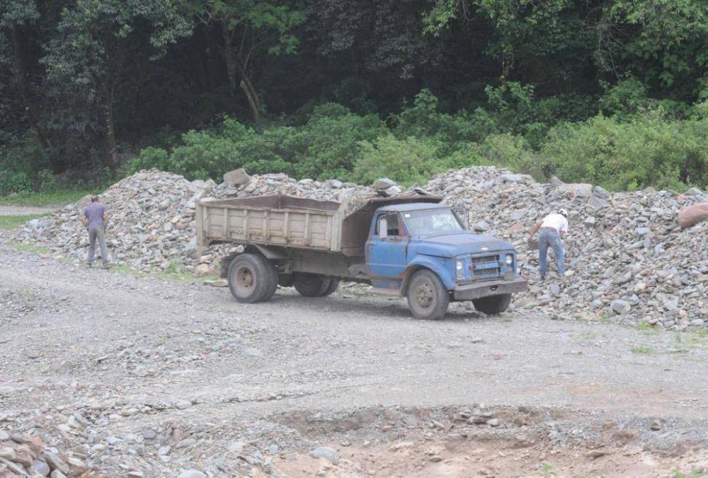 Un informe de la UNT recomienda que se suspenda la extracci�n de �ridos en el r�o Muerto