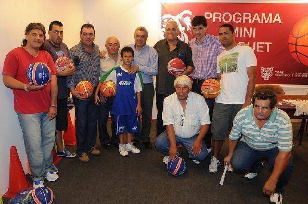 Entrega de material de b�squet a ocho clubes de barrio de Tigre