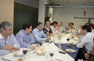 EL INTENDENTE DE LAN�S DAR�O D�AZ P�REZ EN EL FRENTE NACIONAL PERONISTA