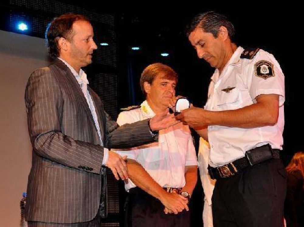 Polic�as bonaerenses fueron distinguidos en Lomas