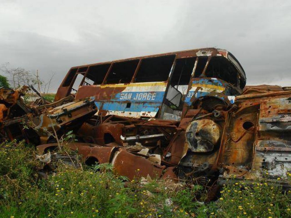 Muchos autos abandonados