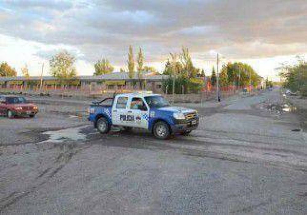 Un polic�a bale� a un adolescente y lo dej� al borde de la muerte 