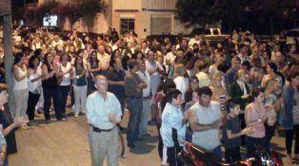 Nueva marcha en Moquehu� pidiendo el esclarecimiento del doble homicidio 