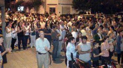 Nueva marcha en Moquehu� pidiendo el esclarecimiento del doble homicidio 