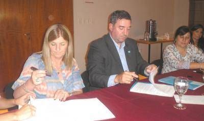 Entregan becas para estudiantes de escuelas t�cnicas y agrot�cnicas