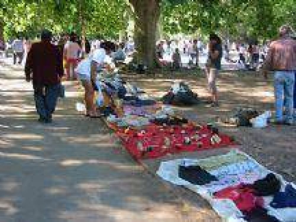 Vendedores ambulantes en conflicto: Amenazan con encadenarse si la Municipalidad los desaloja