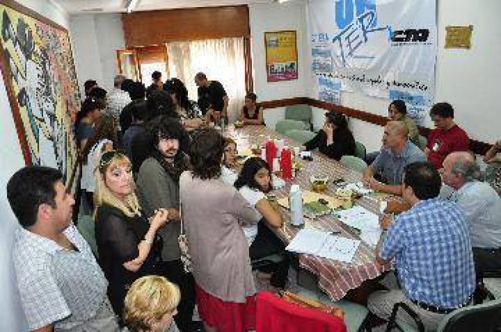 La mayor�a de las seccionales reclam� congreso en la Unter