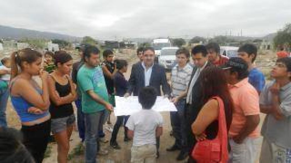 Jalil y Gordillo se reunieron con familias de asentamiento del norte
