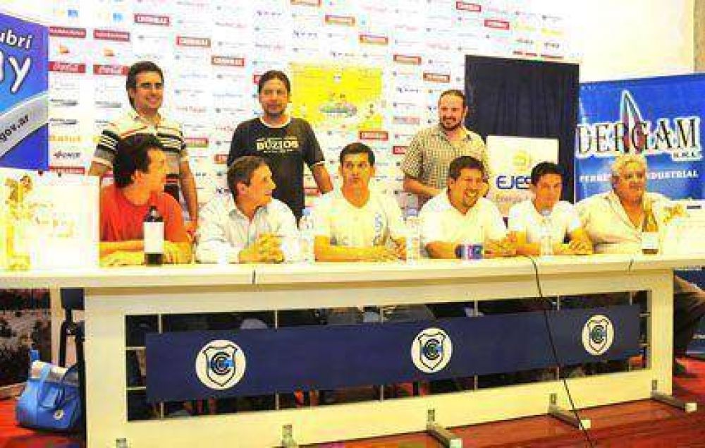 En el estadio �23 de Agosto�  Glorias Juje�as y M�sicos