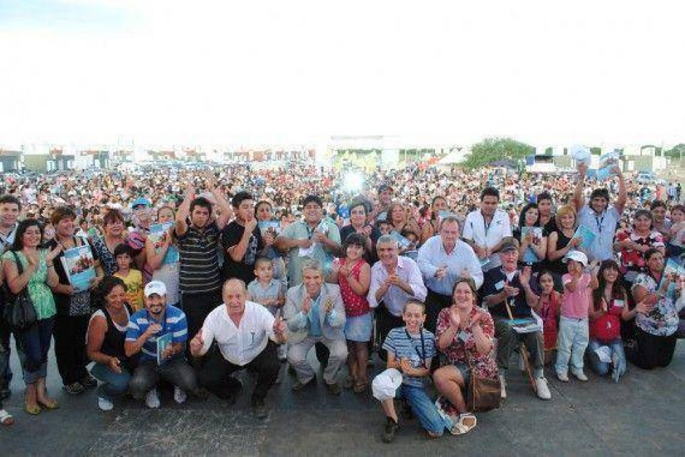Fiesta de la Vivienda: este jueves, 300 familias recibir�n las llaves de su casa nueva