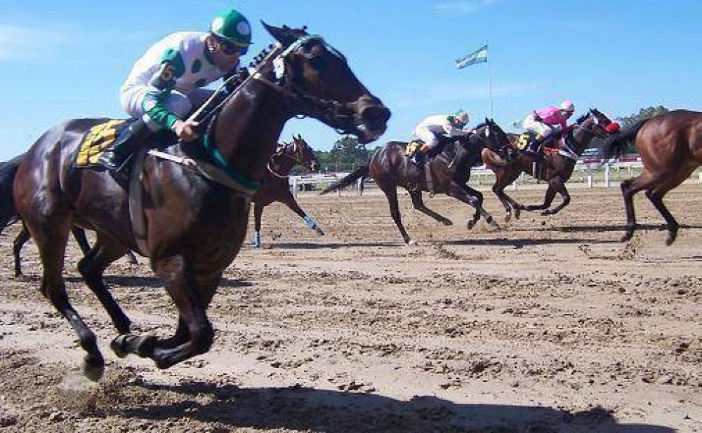 Los trabajadores del Jockey Club descreen de anuncios sobre el Hip�dromo
