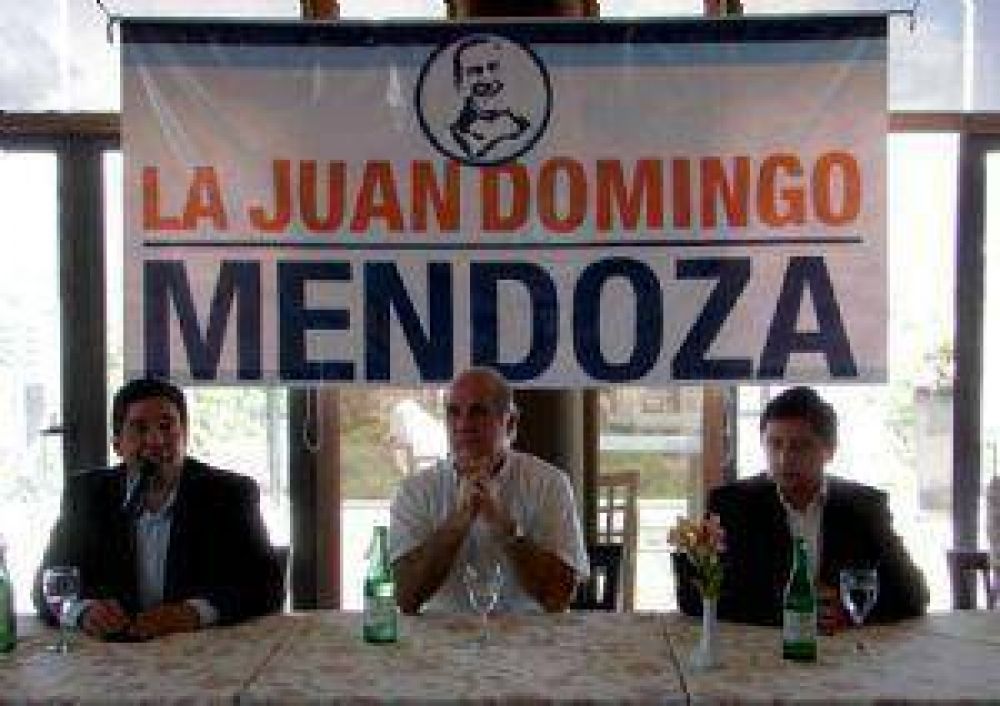 Scioli hizo pie en Mendoza y se diferenci de Prez