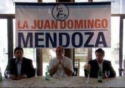 Scioli hizo pie en Mendoza y se diferenci� de P�rez