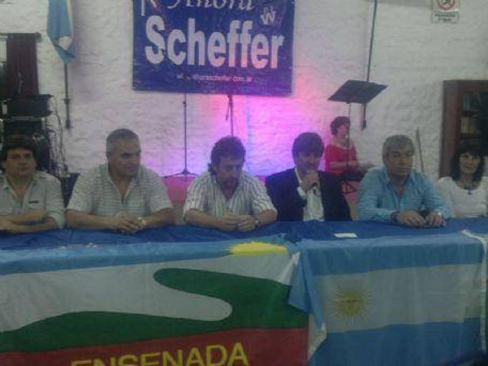 Walter Scheffer encabez� una jornada pol�tica y solidaria del massismo en Ensenada