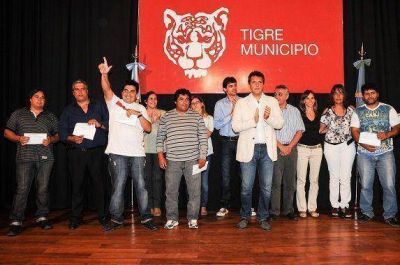 Massa entreg� ayuda econ�mica a cooperativas de trabajo de Tigre