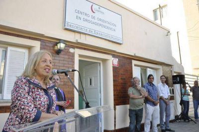 La jefa comunal Stella Giroldi inaugur� el Centro de Orientaci�n en Drogadependencia