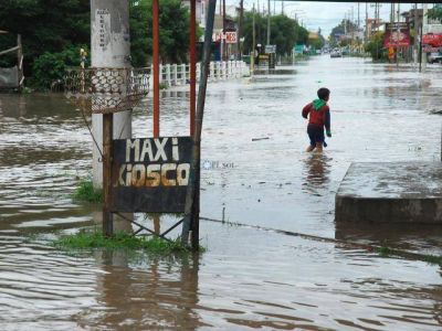 La lluvia inund� varias calles de la ciudad