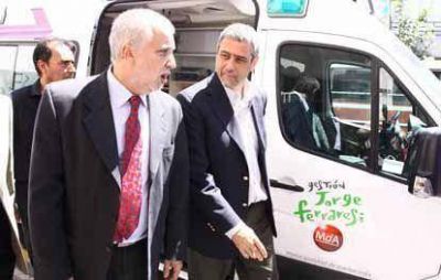 El Intendente entreg� ambulancias a la Unidad de Emergencias Viales