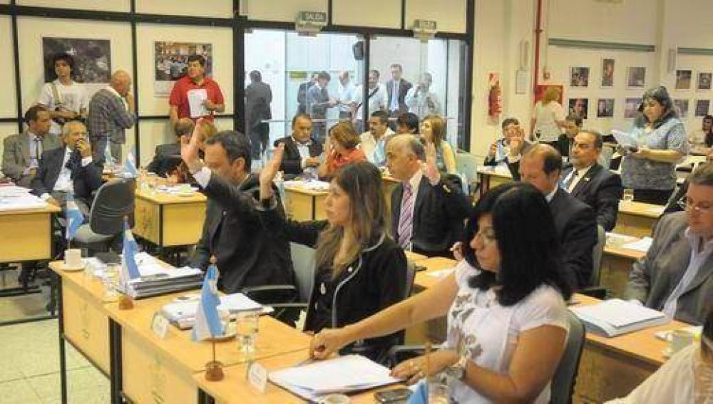 UCR aprob� en primera lectura pliegos de transporte y basura 