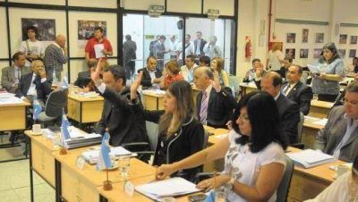 UCR aprob� en primera lectura pliegos de transporte y basura 