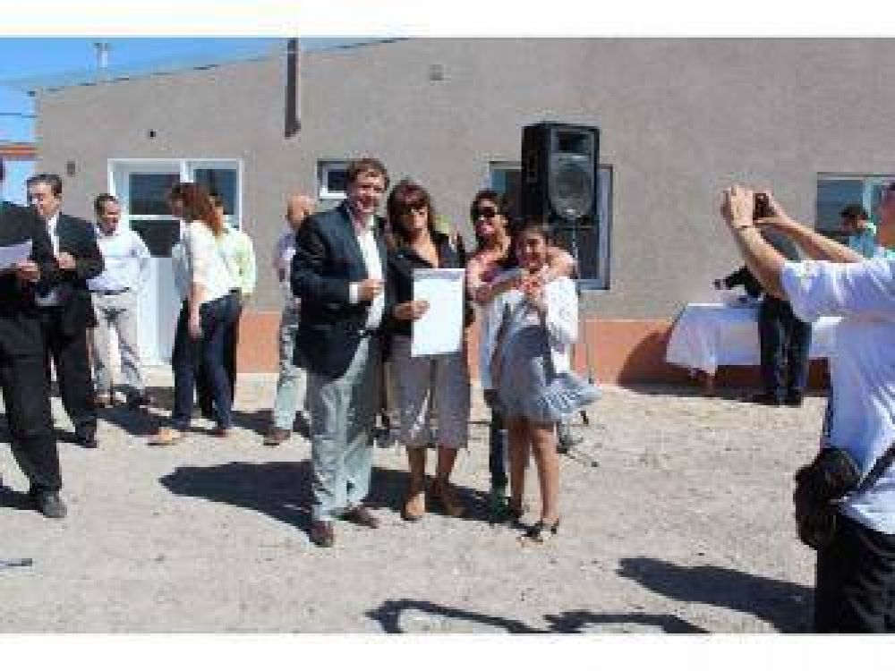 Weretilneck destac� que "estamos terminando un muy buen a�o en materia habitacional