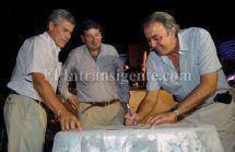 Rodolfo Urtubey, inaugur� el alumbrado p�blico en Hip�lito Yrigoyen