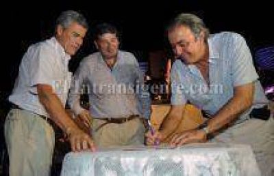 Rodolfo Urtubey, inaugur� el alumbrado p�blico en Hip�lito Yrigoyen