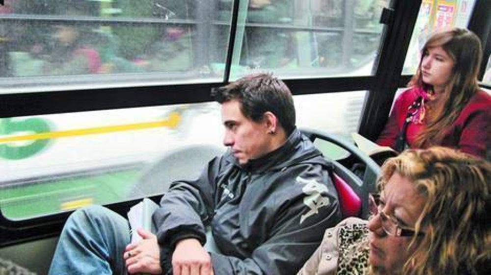 Desde hoy suben hasta 43% las tarifas de los colectivos y trenes
