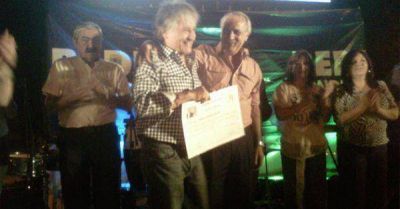 "Solo soy un compa�ero m�s acompa�ando al Gobernador" 