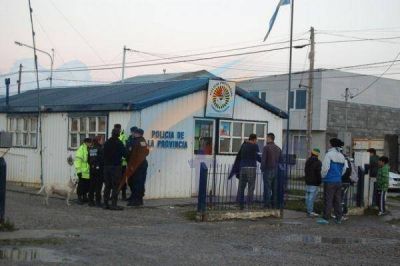 J�venes de la margen sur intentaron tomar la comisar�a de la Polic�a 