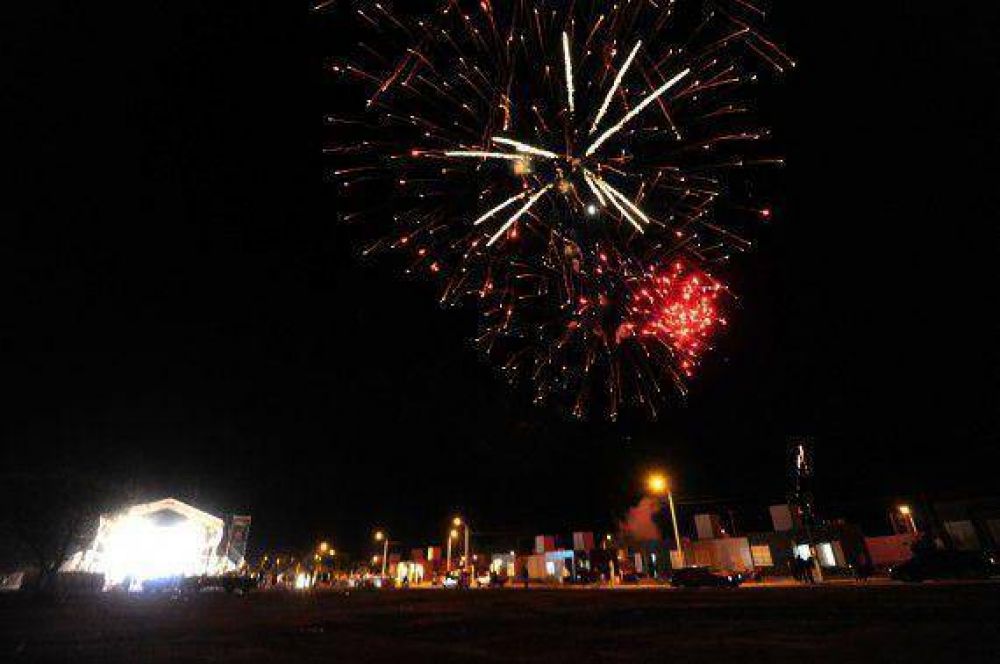 Entrega de viviendas en la Ciudad: Una noche especial que quedar� en la memoria de 300 familias