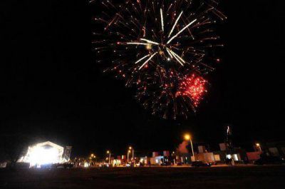 Entrega de viviendas en la Ciudad: Una noche especial que quedar� en la memoria de 300 familias