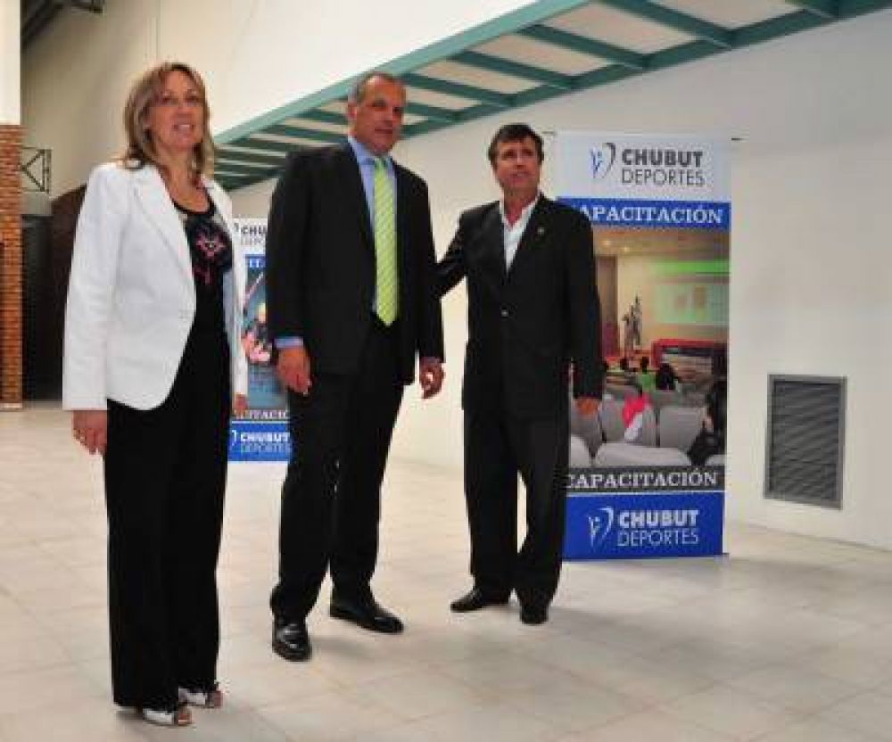 Buzzi inaugur� las nuevas oficinas de Chubut Deportes