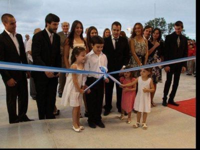 Inauguraron centro comercial modelo
