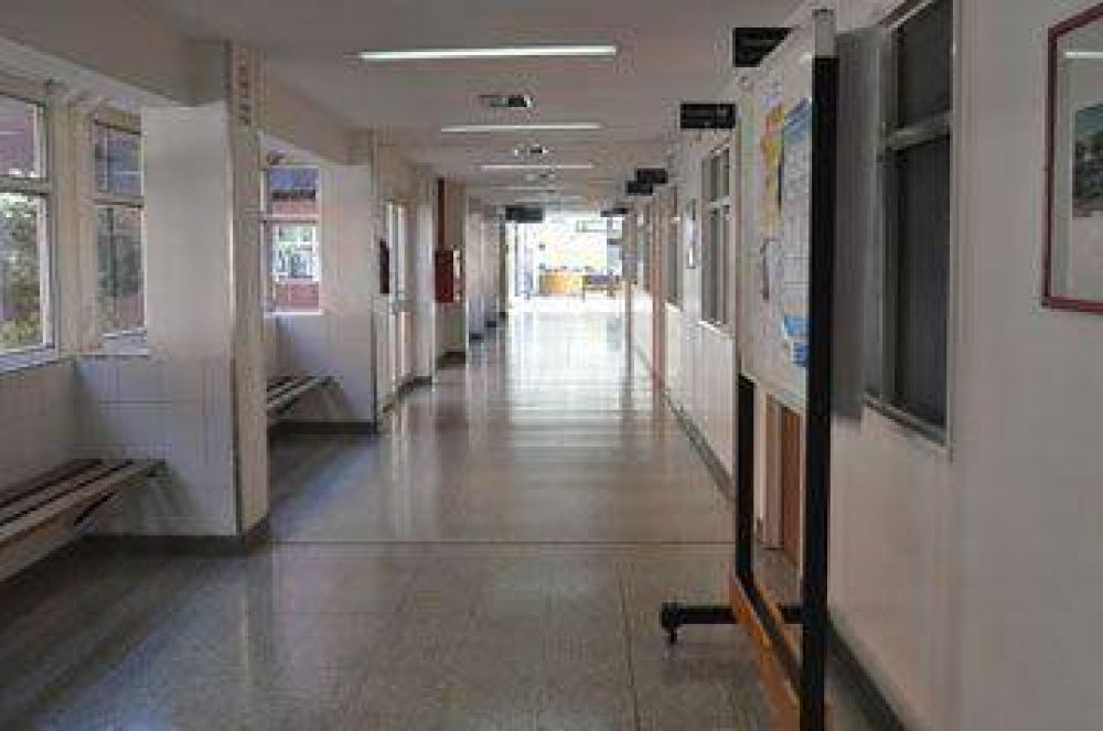 Apu�alaron por la espalda a una mujer dentro del Hospital Regional