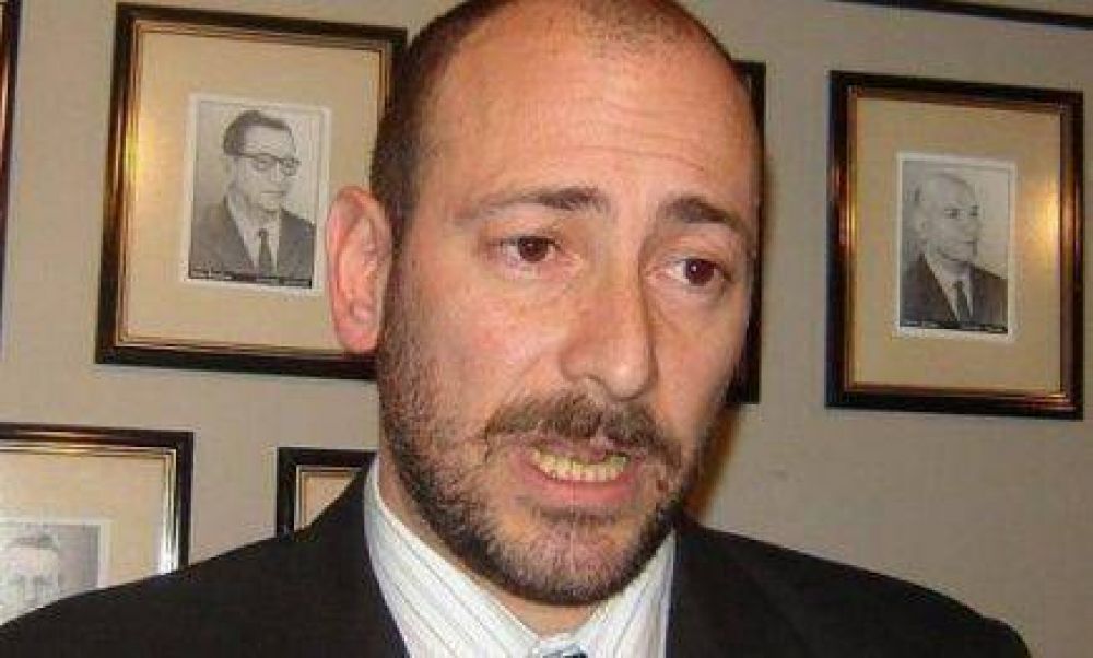 Seg�n Hassan, no se debe invertir en saneamiento por una "tragedia" que sucede cada 30 a�os