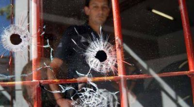 Tirotearon el frente de un comercio de veh�culos