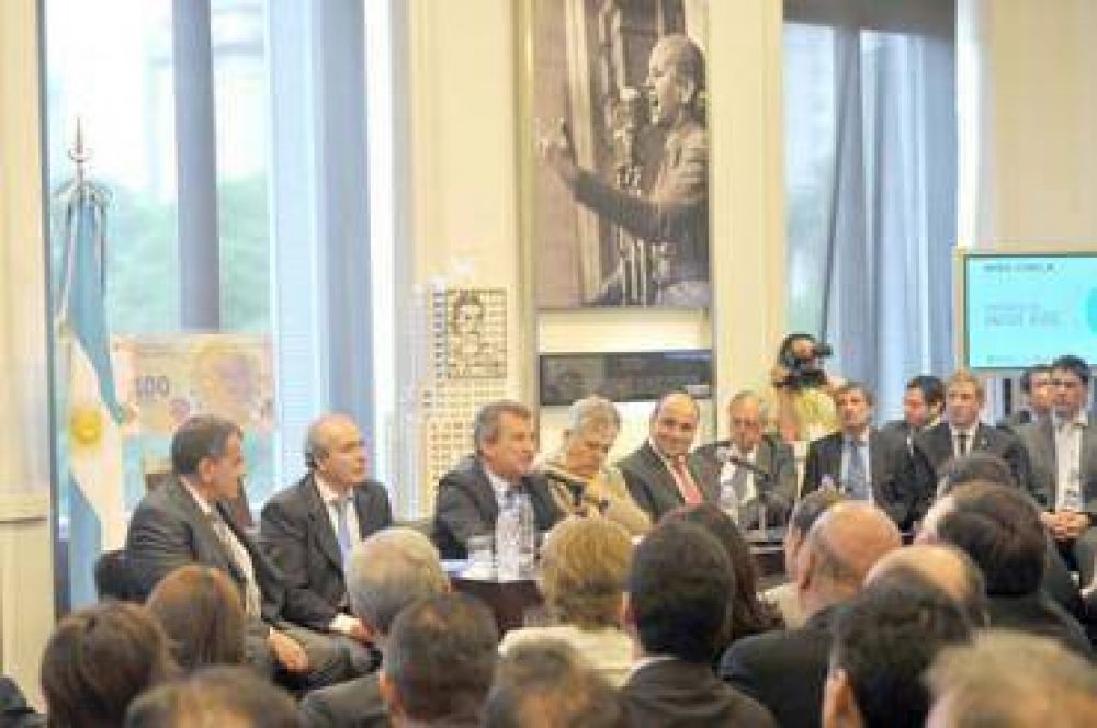 Urribarri reuni� a intendentes y presidentes de comunas